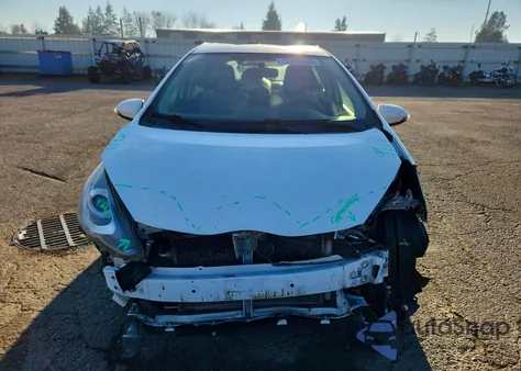 2016 Toyota Prius C z USA, uszkodzony, nr VIN JTDKDTB36G1121240